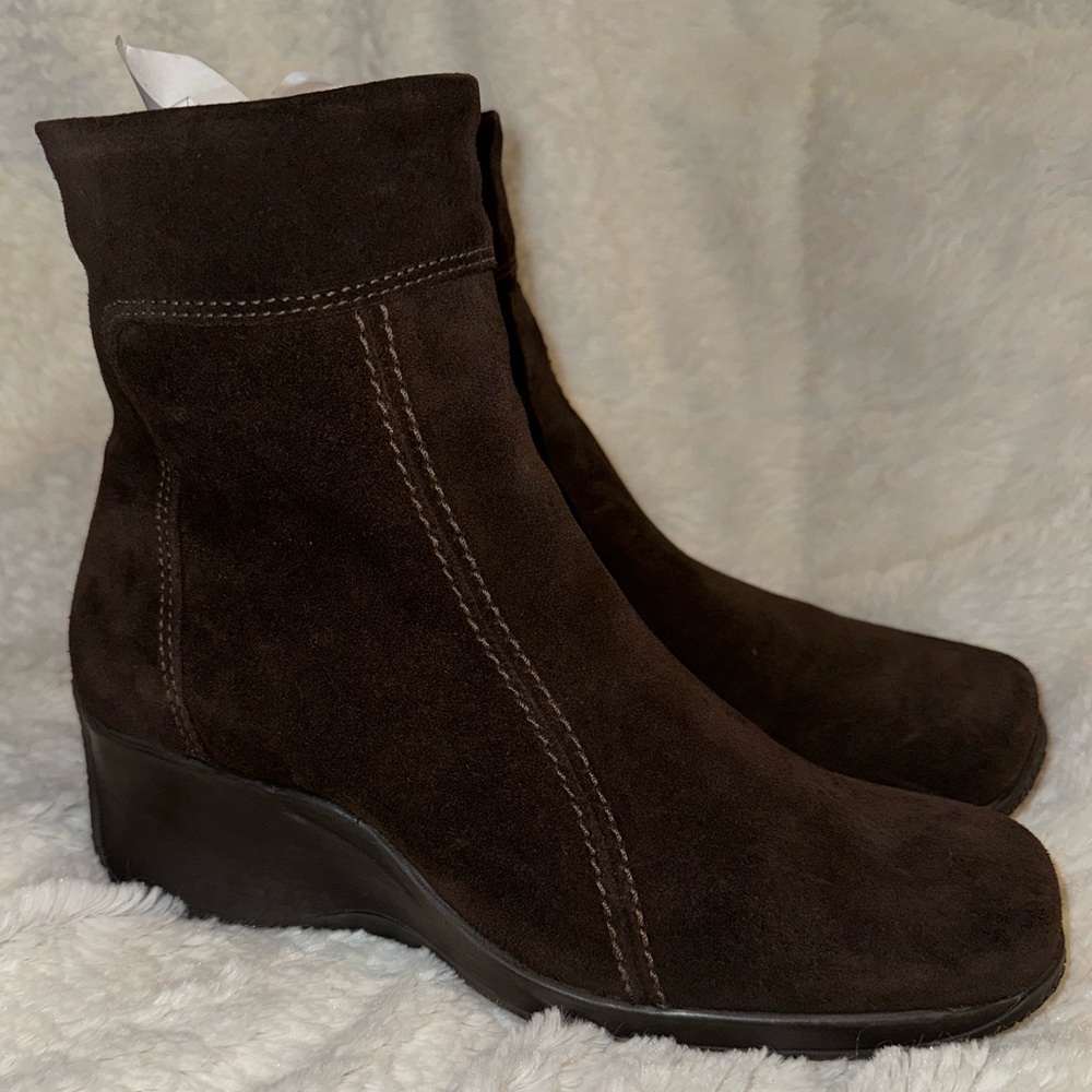 LA CANADIENNE SUEDE WOMENS BOOTS